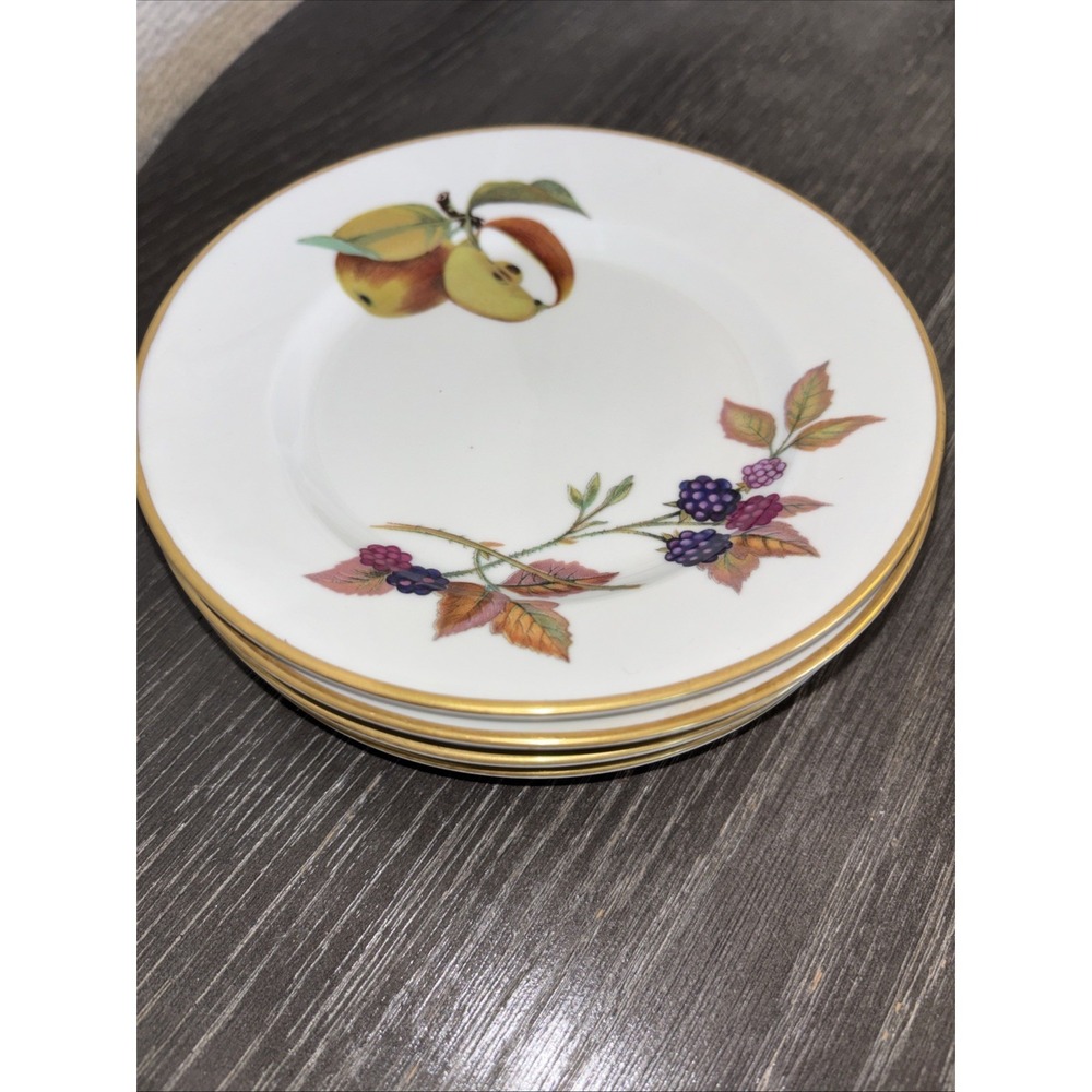 Royal Worcester EVESHAM GOLD Trim 6 1/2" Bread and Butter Plates Set of 4 - Picture 2 of 6